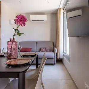 At In Clermont, Place De Jaude Apartment
